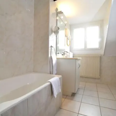 오텔 당글레테르 하이퍼-센터 호텔